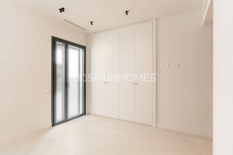 Apartment à vendre Barcelona, Espagne, 4 chambres, 148 m2 No. 132743 - photo 12