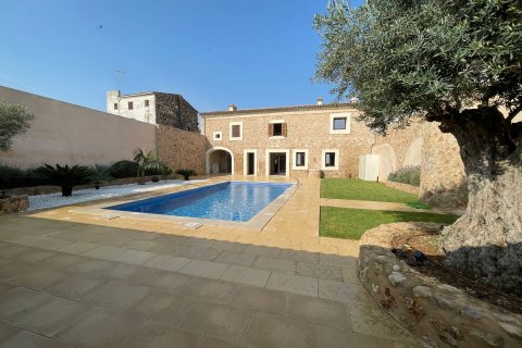 Townhouse for rent Sa Pobla, Mallorca, Spain 5 bedrooms, 484 sq.m. No. 128149 - photo 1