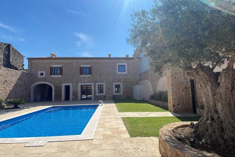 Townhouse for rent Sa Pobla, Mallorca, Spain 5 bedrooms, 484 sq.m. No. 128149 - photo 2