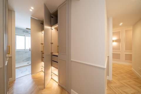 Продажа квартиры Мадрид, Испания 3 спальни, 164м2 №130595 - фото 23