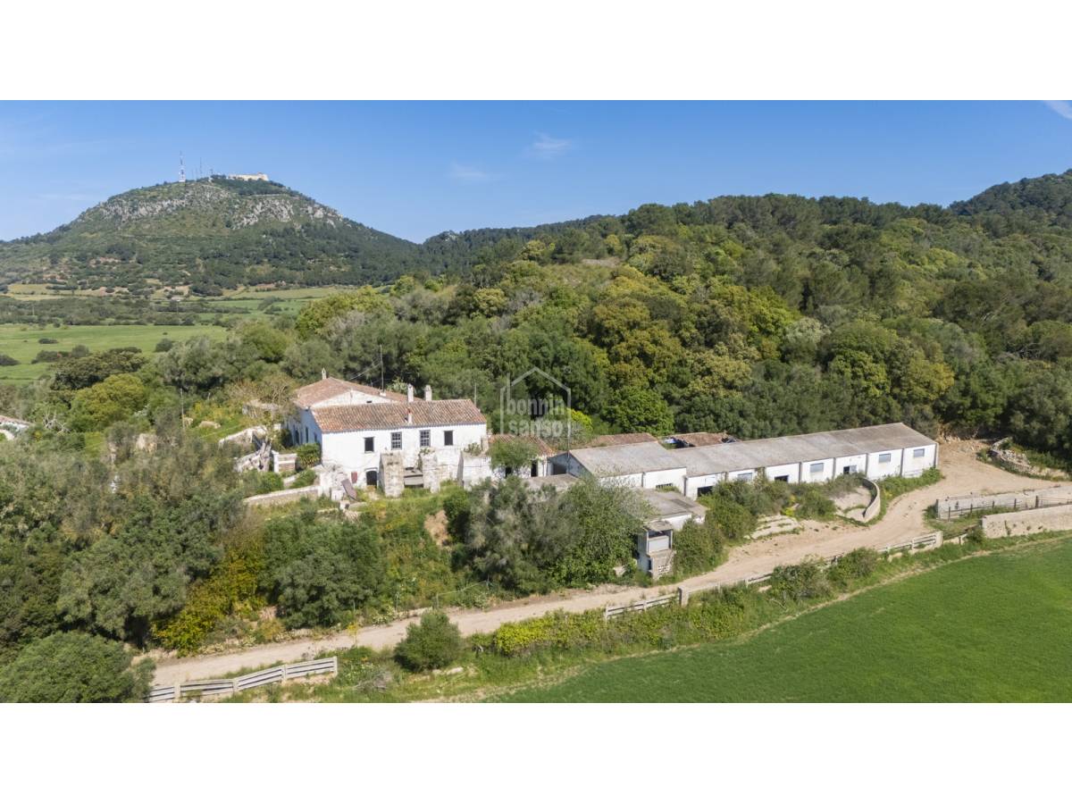 Hus i Es Mercadal, Menorca, Spanien 10 sovrum, 671 kvm. Nr. 127966