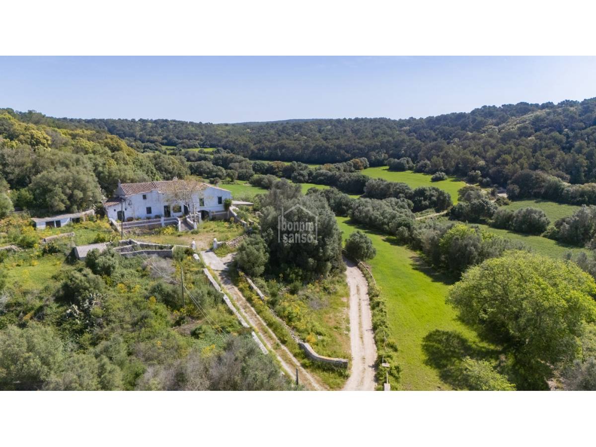 Hus i Es Mercadal, Menorca, Spanien 10 sovrum, 671 kvm. Nr. 127966