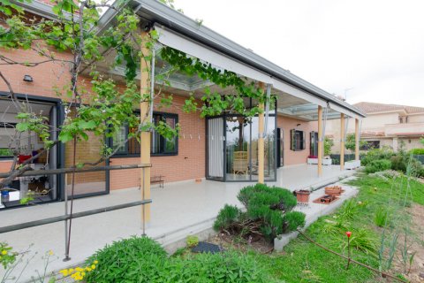 Продажа виллы в Вальдеторрес-де-Харама, Мадрид, Испания 4 спальни, 268м2 №121553 - фото 4