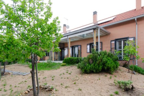 Продажа виллы в Вальдеторрес-де-Харама, Мадрид, Испания 4 спальни, 268м2 №121553 - фото 1