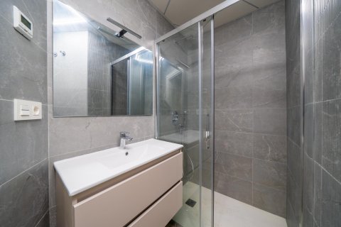 Apartment for rent Alicante, Spain 2 bedrooms, 90 sq.m. No. 127355 - photo 30