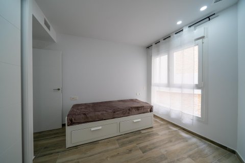 Apartment for rent Alicante, Spain 2 bedrooms, 90 sq.m. No. 127355 - photo 21