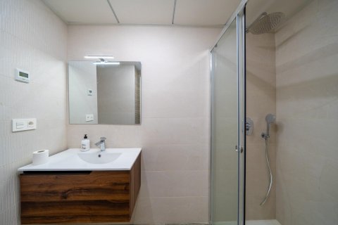 Apartment for rent Alicante, Spain 2 bedrooms, 90 sq.m. No. 127355 - photo 26