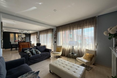 Apartment for rent Alicante, Spain 1 bedroom, 234 sq.m. No. 127360 - photo 1