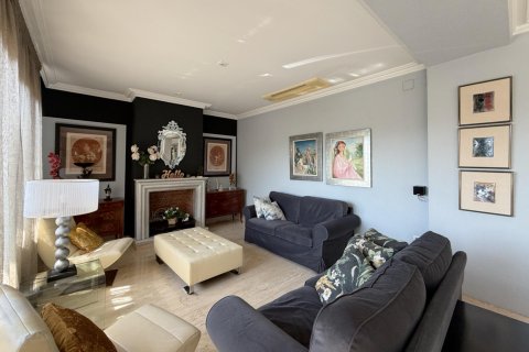 Apartment for rent Alicante, Spain 1 bedroom, 234 sq.m. No. 127360 - photo 9