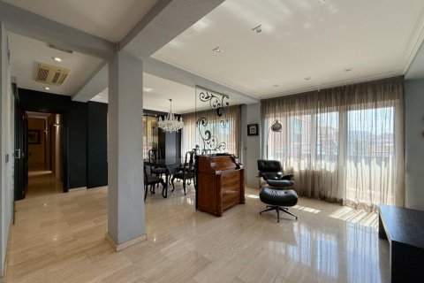 Apartment for rent Alicante, Spain 1 bedroom, 234 sq.m. No. 127360 - photo 4