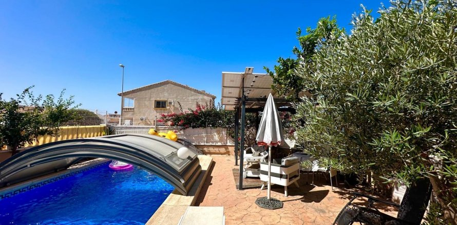Villa La Regia, Alicante, Spanien 4 Schlafzimmer, 119 m2 Nr. 129647