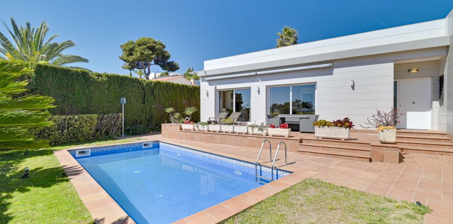 House Lloret de Mar, Girona, Spain 4 bedrooms, 224 sq.m. No. 130377