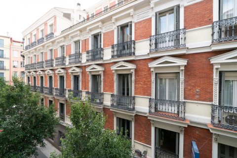 Продажа квартиры в Мадрид, Испания 2 спальни, 71м2 №122407 - фото 12