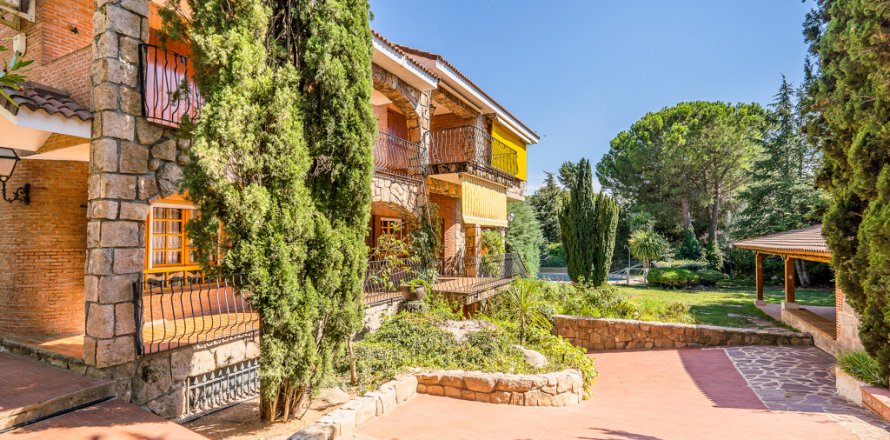 Вилла в Бекерриль-де-ла-Сьерра, Мадрид, Испания 8 спален, 516м2 №122409