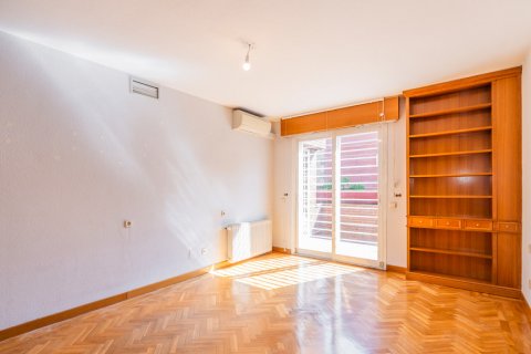 Продажа дома в Мадрид, Испания 5 спален, 427м2 №122411 - фото 12