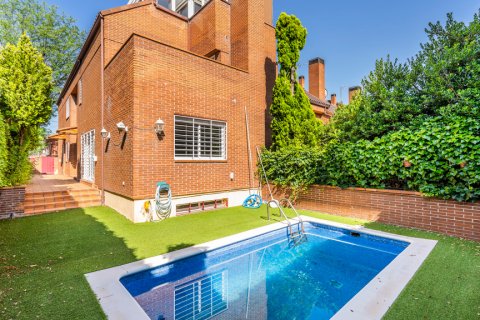 Продажа дома в Мадрид, Испания 5 спален, 427м2 №122411 - фото 1