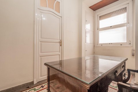 Продажа квартиры в Валенсия, Испания 4 спальни, 174м2 №120499 - фото 21