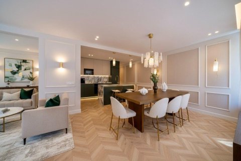 Продажа квартиры Мадрид, Испания 3 спальни, 219м2 №127257 - фото 2