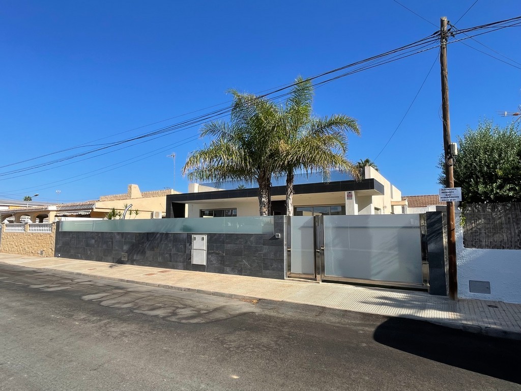 Villa in Mar De Cristal, Murcia, Spain 6 bedrooms, 171 sq.m. No. 131753