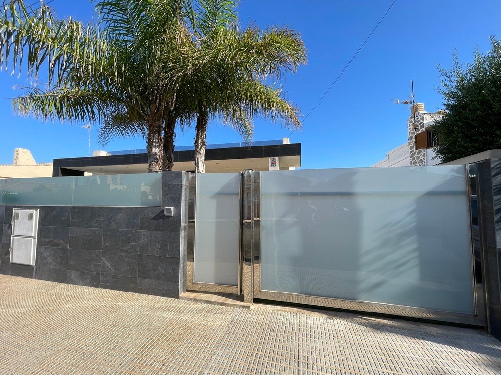 Villa in Mar De Cristal, Murcia, Spain 6 bedrooms, 171 sq.m. No. 131753