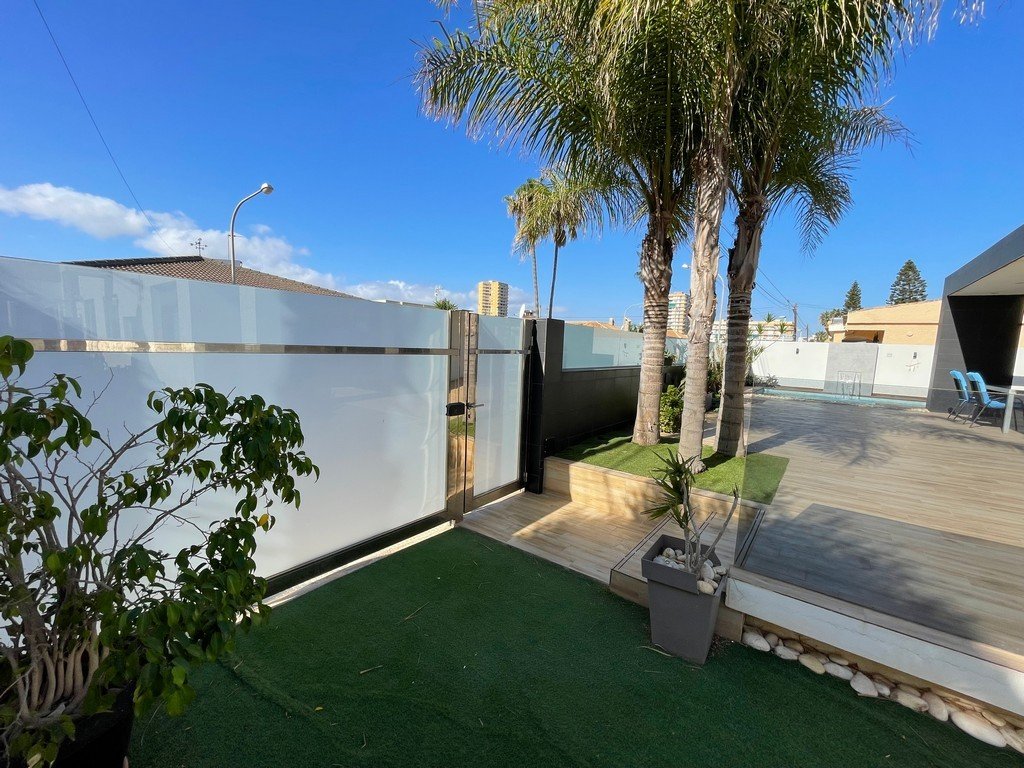 Villa in Mar De Cristal, Murcia, Spain 6 bedrooms, 171 sq.m. No. 131753
