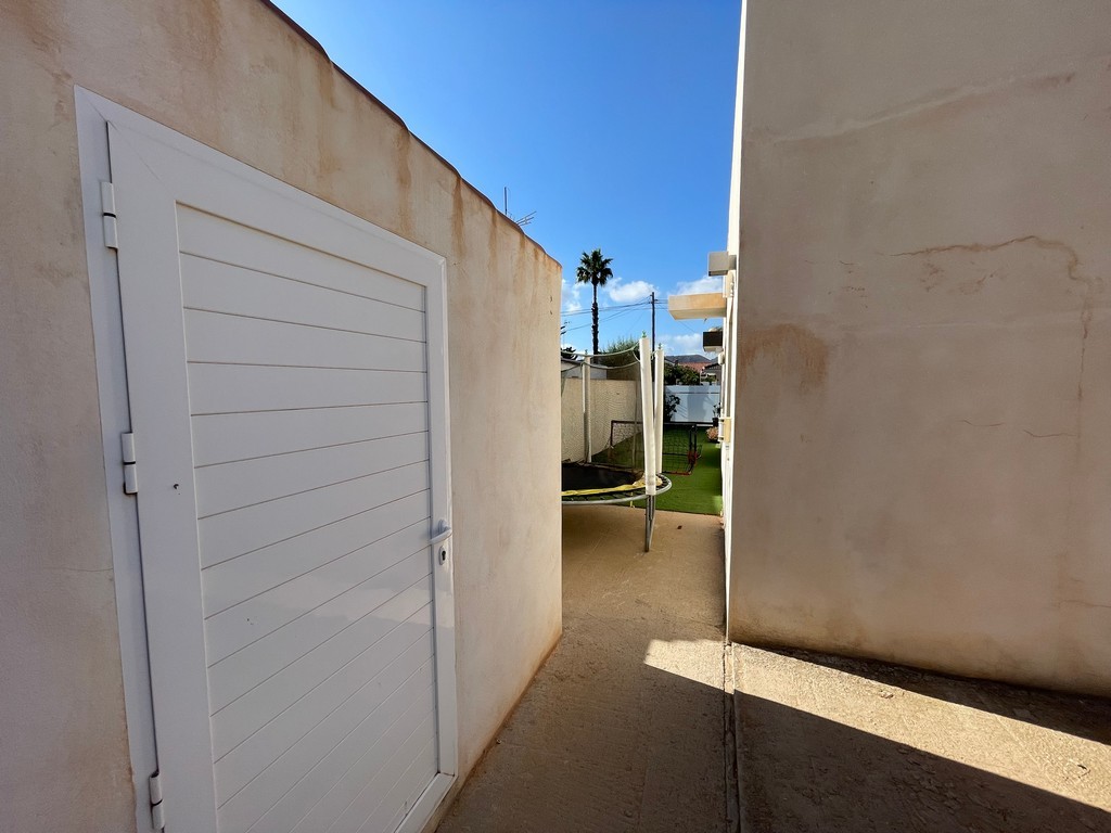Villa in Mar De Cristal, Murcia, Spain 6 bedrooms, 171 sq.m. No. 131753