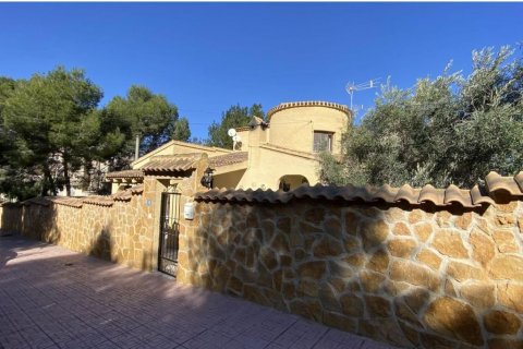 Villa for sale Villamartin, Alicante, Spain 6 bedrooms, 325 sq.m. No. 129736 - photo 1