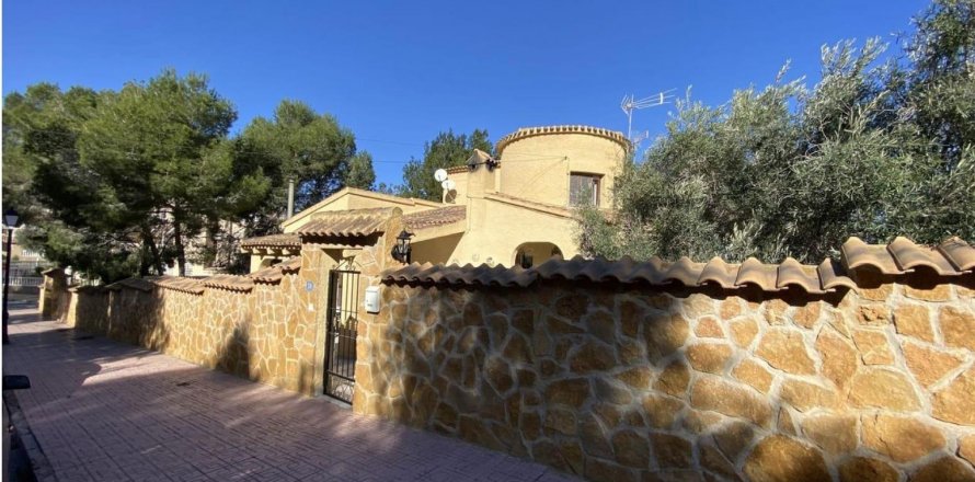 Villa Villamartin, Alicante, Spain 6 bedrooms, 325 sq.m. No. 129736