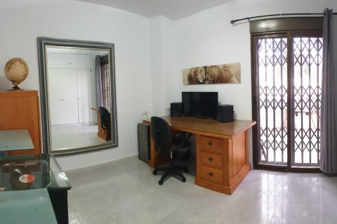 Villa for sale Villamartin, Alicante, Spain 6 bedrooms, 325 sq.m. No. 129736 - photo 18