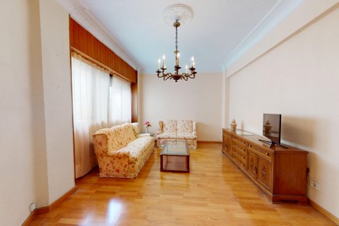 Продажа квартиры в Валенсия, Испания 4 спальни, 110м2 №121980 - фото 1