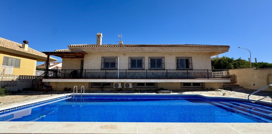 Villa in Mar De Cristal, Murcia, Spain 5 bedrooms, 450 sq.m. No. 128734
