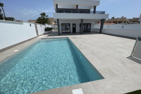 Villa till salu Ciudad Quesada, Alicante, Spanien 3 sovrum, 282 kvm. Nr. 131730 - foto 2