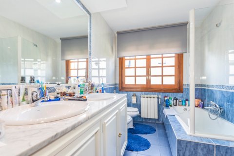 Villa for sale Madrid, Spain 4 bedrooms, 501 sq.m. No. 120528 - photo 23