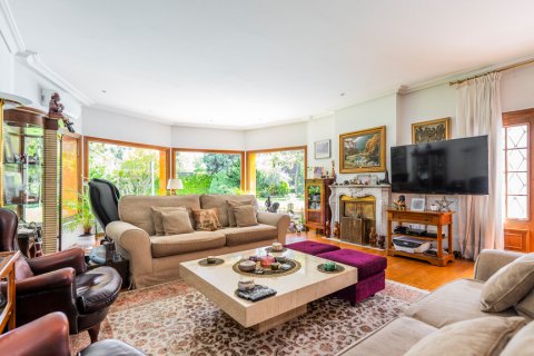 Villa for sale Madrid, Spain 4 bedrooms, 501 sq.m. No. 120528 - photo 9