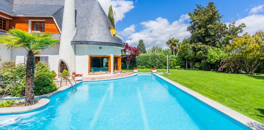 Villa Madrid, Spain 4 bedrooms, 501 sq.m. No. 120528
