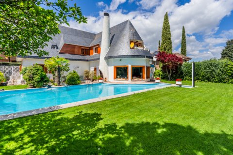 Villa for sale Madrid, Spain 4 bedrooms, 501 sq.m. No. 120528 - photo 2