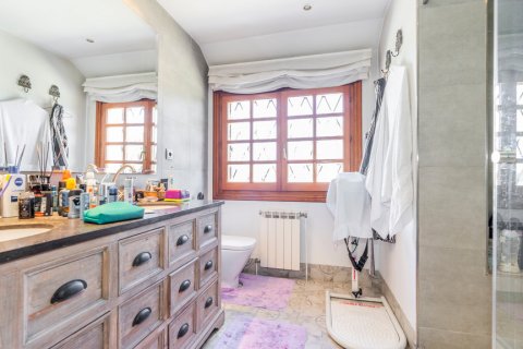 Villa for sale Madrid, Spain 4 bedrooms, 501 sq.m. No. 120528 - photo 22