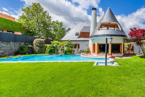 Villa for sale Madrid, Spain 4 bedrooms, 501 sq.m. No. 120528 - photo 4