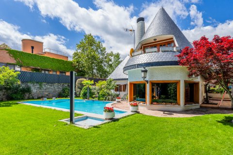 Villa for sale Madrid, Spain 4 bedrooms, 501 sq.m. No. 120528 - photo 3