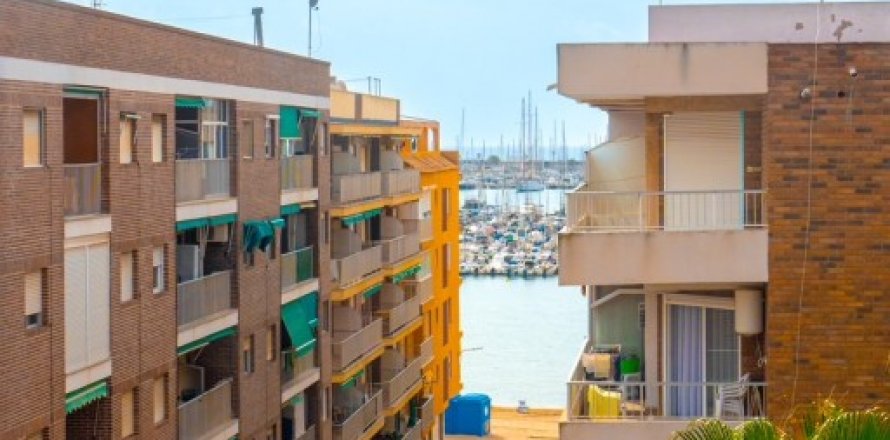 Apartment Torrevieja, Alicante, Spain 3 bedrooms, 105 sq.m. No. 128942