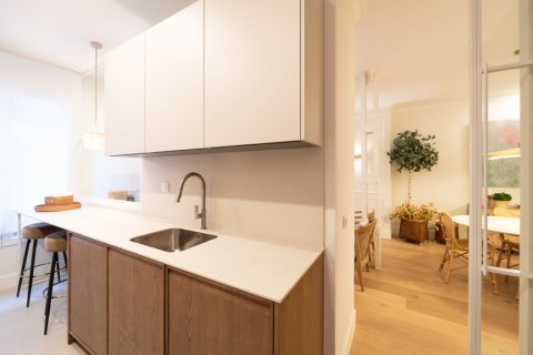 Продажа квартиры в Мадрид, Испания 4 спальни, 164м2 №122398 - фото 9