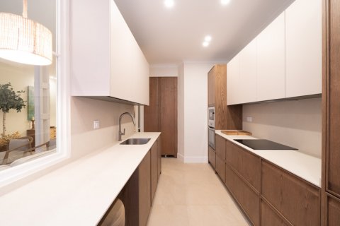 Продажа квартиры в Мадрид, Испания 4 спальни, 164м2 №122398 - фото 11