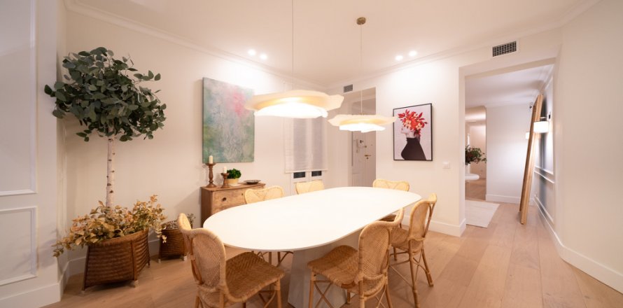 Квартира в Мадрид, Испания 4 спальни, 164м2 №122398