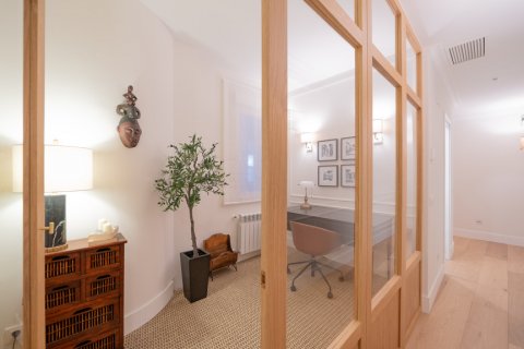 Продажа квартиры в Мадрид, Испания 4 спальни, 164м2 №122398 - фото 18