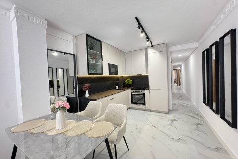 Apartamento en venta Torrevieja, Alicante, España 4 dormitorios, 105 m2 No. 127339 - foto 1