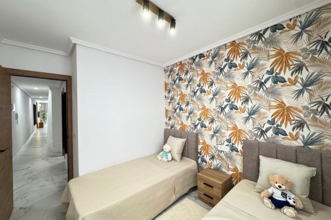 Apartamento en venta Torrevieja, Alicante, España 4 dormitorios, 105 m2 No. 127339 - foto 13