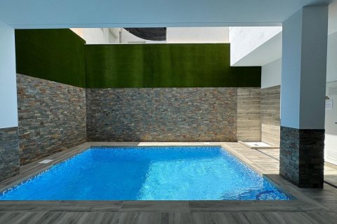 Kattohuoneisto myytävänä Torrevieja, Alicante, Espanja, 2 makuuhuonetta, 133 m2 No. 127336 - kuva 8