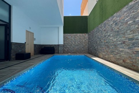Kattohuoneisto myytävänä Torrevieja, Alicante, Espanja, 2 makuuhuonetta, 133 m2 No. 127336 - kuva 9