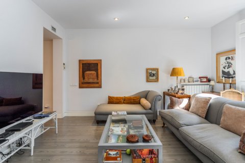 Huoneisto myytävänä Madrid, Espanja, 2 makuuhuonetta, 108 m2 No. 124760 - kuva 3