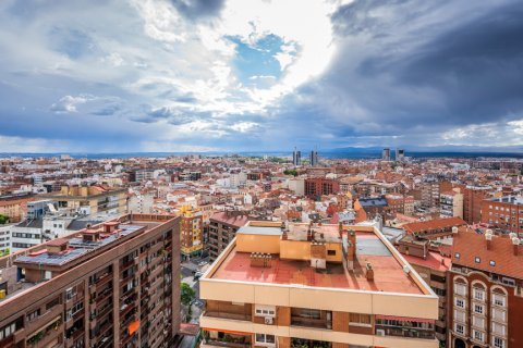 Продажа квартиры в Мадрид, Испания 3 спальни, 88м2 №124762 - фото 1